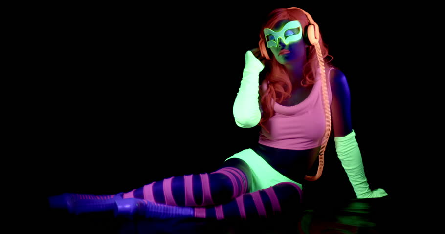 Fantastic Video Of 2 Sexy Cyber Raver Dancer Babes Filmed In Fluorescent Clothing Under Uv Black